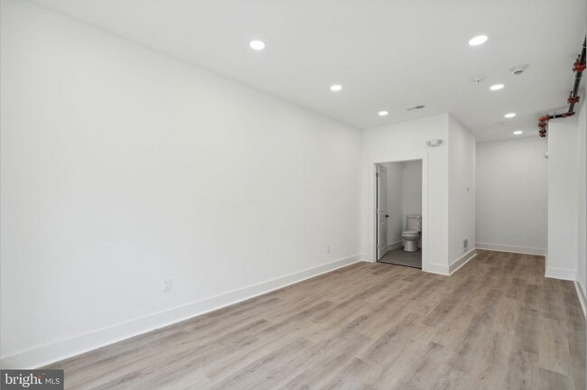 Building Photo - 528 W Berks St Unit 1