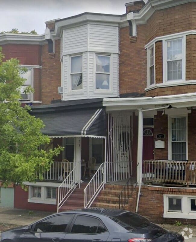 Building Photo - Huge 3 Bedroom with a FINISHED Basement! Rental