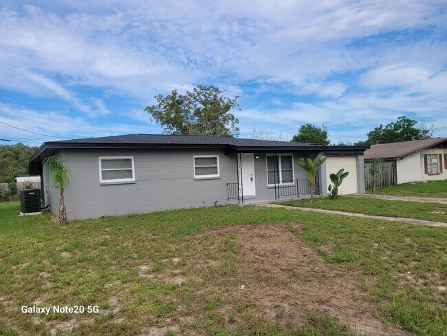 Photo - FOR RENT!!! SIMPLY STUNNING  3 BEDROOM 2 B...