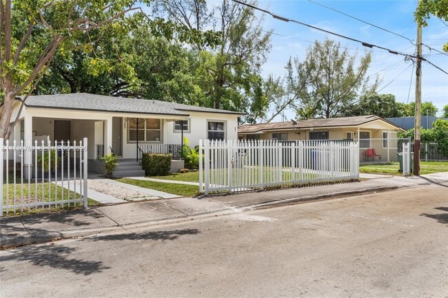 Photo - 4853 NW 15th Ave Unidad 4853