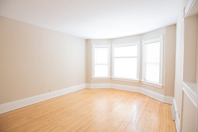 Building Photo - 2728 N Murray Ave Unit Upper