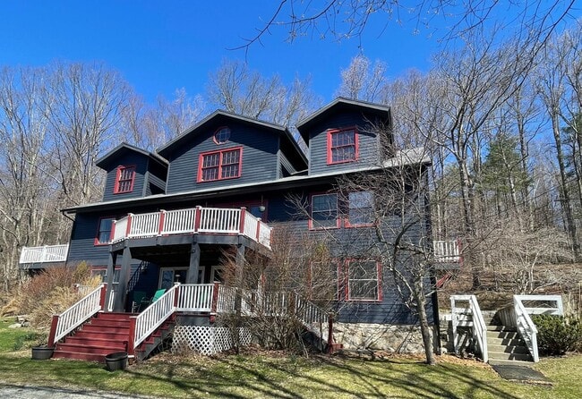 Building Photo - 182 Division St Unit Lower