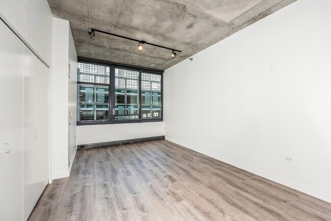 Photo - 235 W Van Buren St Condo Unit 1418