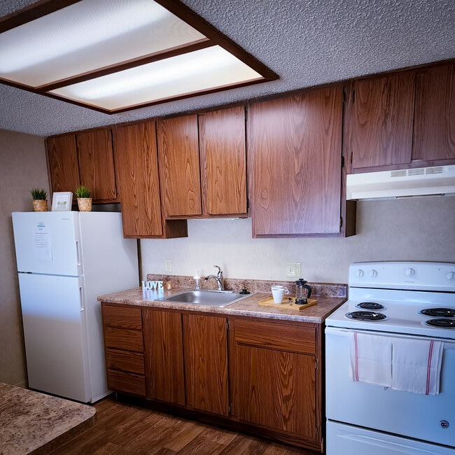 Partially Upgraded 1Bdrm with Breakfast Bark