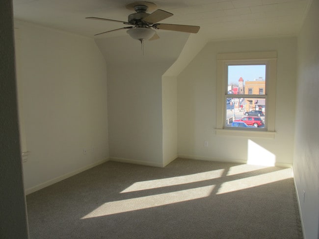 Photo - 115 16th Ave SW Unidad upper