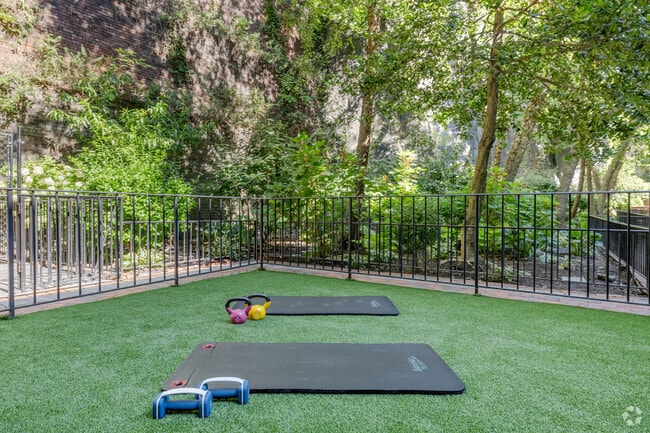 Outdoor Yoga Space - The Cliffs Lofts