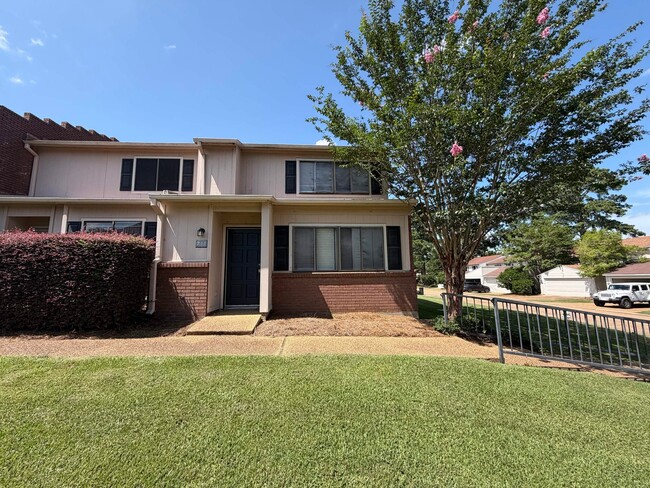 Building Photo - 211 Lakebend Cir