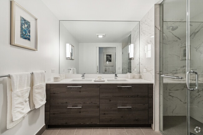 2BR, 1BA - 643 SF