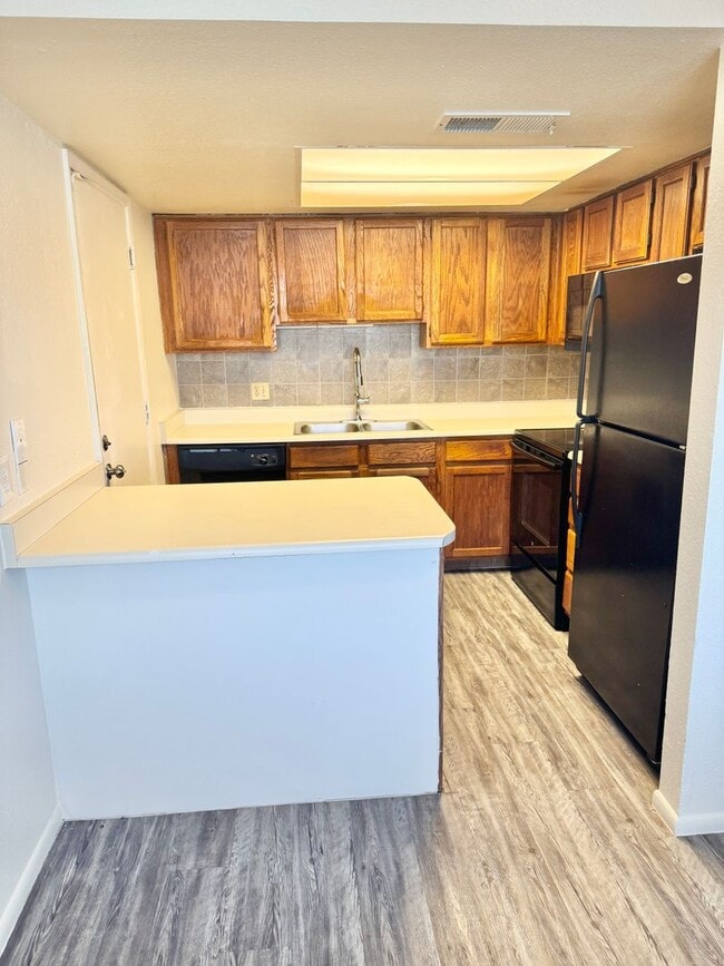 Photo - 3 Bedroom 2 Bath Single Level Home In Glendale!