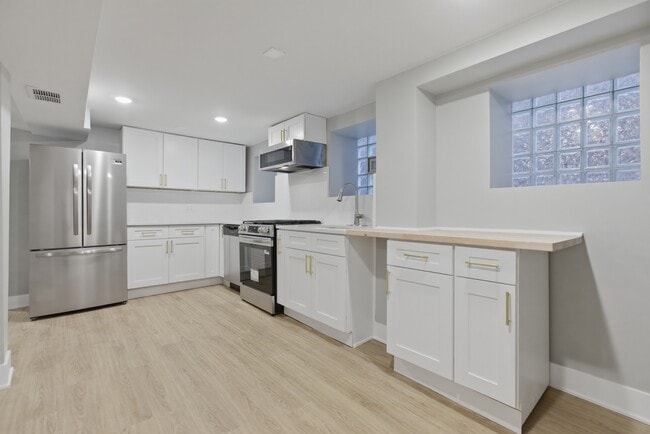 Photo - 3716 N Racine Ave Unit G