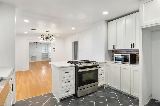 Photo - 2438 Emmett St