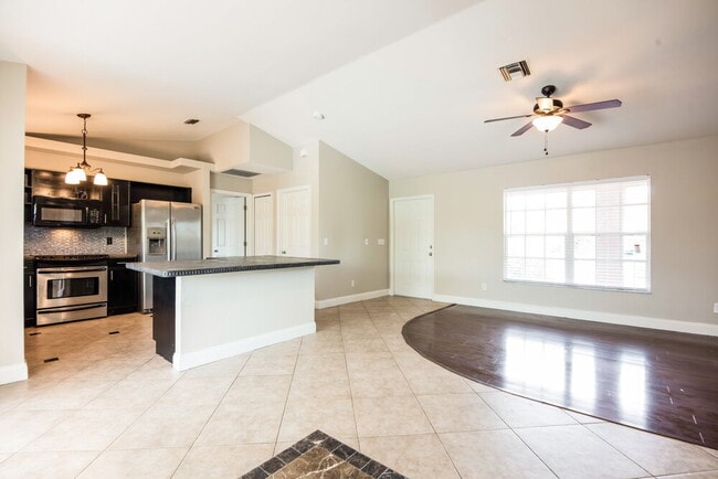 Photo - 811 SW 14th Pl