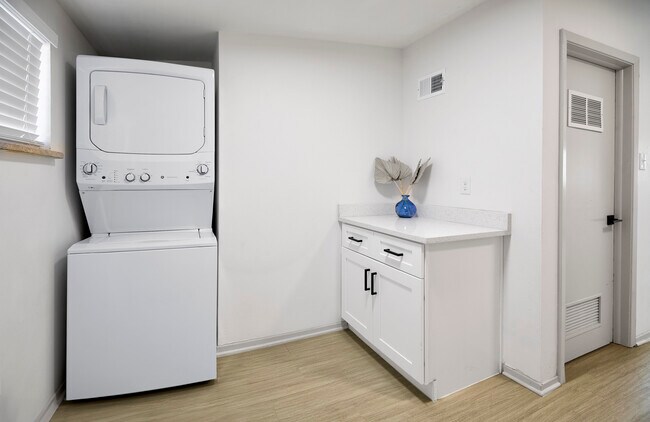 Photo - 801 W. Prentice Ave