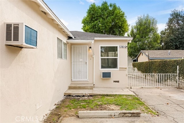 Photo - 13812 Oxnard St