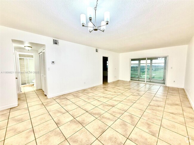 Building Photo - 2500 SW 81st Ave Unit 402 Rental