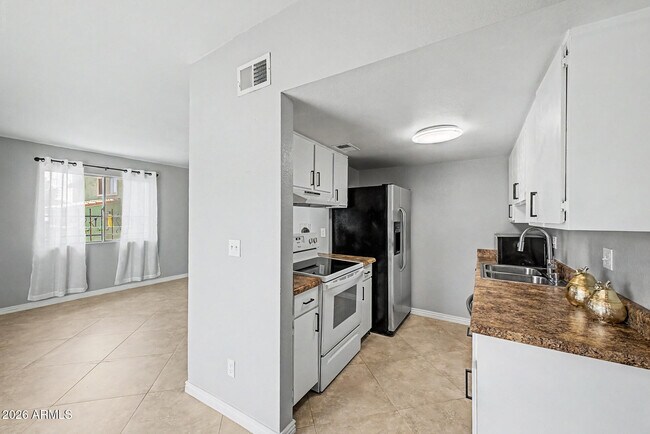 803 E Cochise Dr