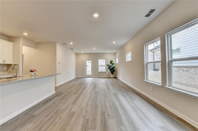 Photo - 2357 Whitworth St