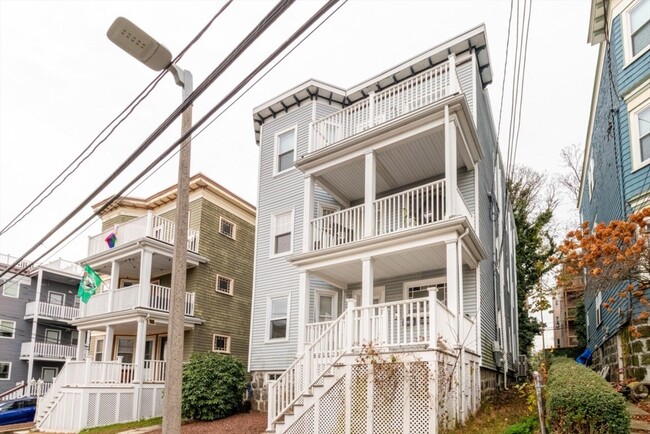 Building Photo - 12 Thelma Rd Unit 2