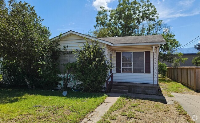 Building Photo - 815 Brown St Rental