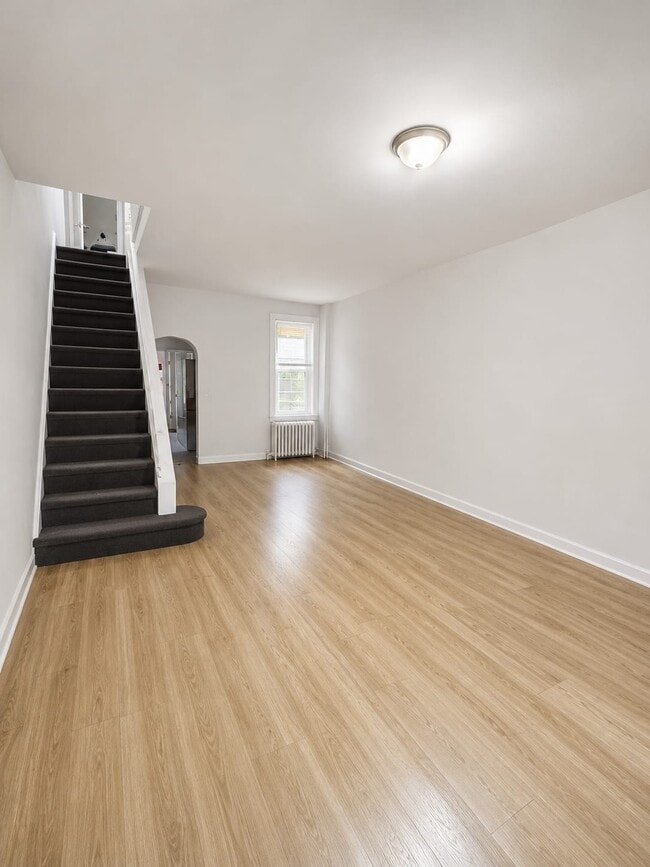 Photo - 2113 Wakeling St