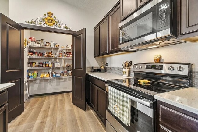 Photo - 198 Spindle St