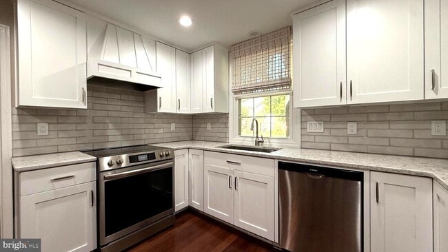 Photo - 2020 Hopewood Dr