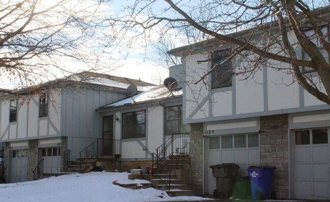 Photo - 111-117 N Saxony Dr