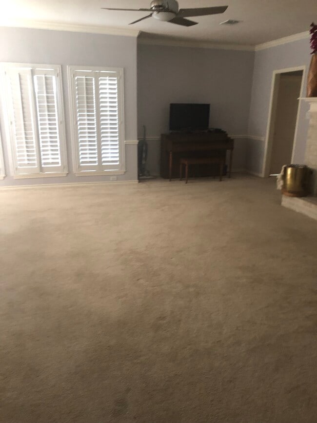 Sala de estar - 1029 Forest Bluff Trail Unidad Full House