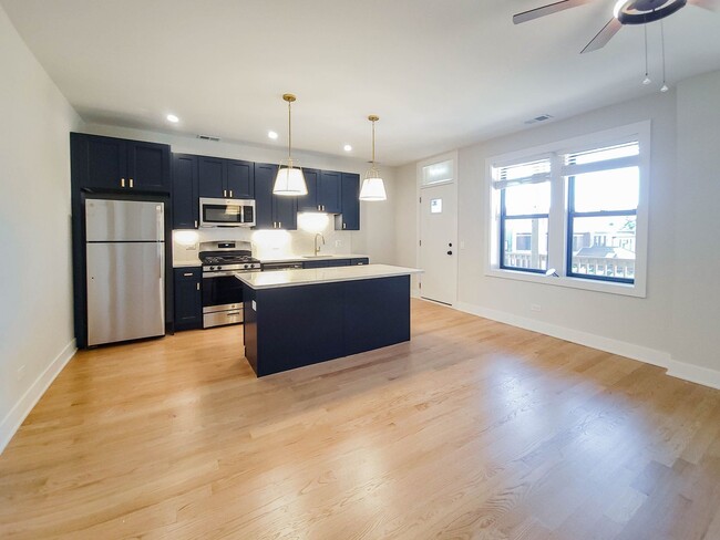 Photo - 2020 W Montrose Ave Apartments Unit 3A