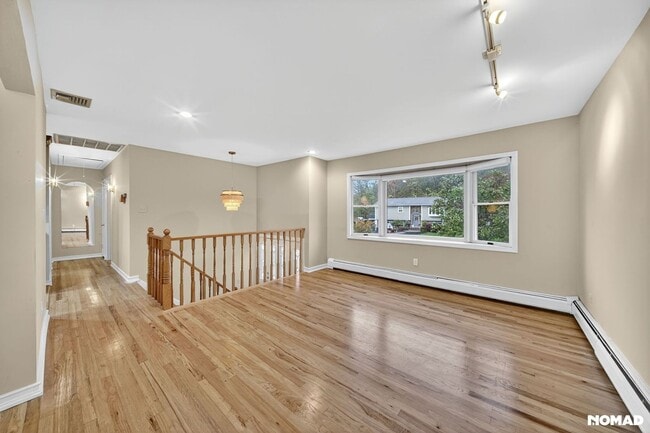 Photo - 15 Castle Ct