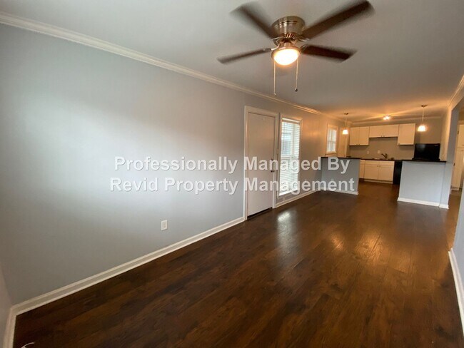 1646 Monroe