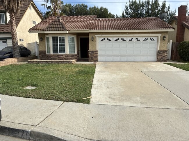 Photo - 3 Bedrooms with big backyard-CALL FOR OUR MOVE IN SPECIAL