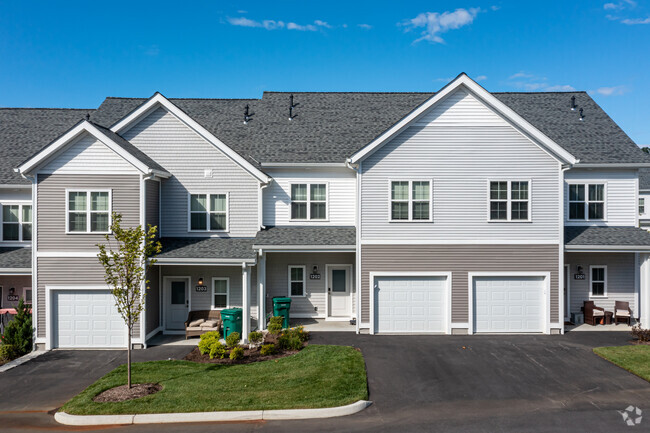 Townhomes include Private Attached Garage - The Madison at Marshfield Rental