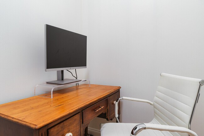 Photo - 1249 Granville St