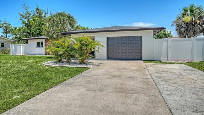 1302 Mango Ave