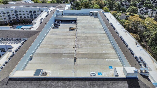 Building Photo - 15635 Memorial Dr Unit 242