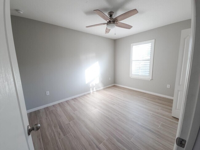 Photo - 185 SW Exmore Ave