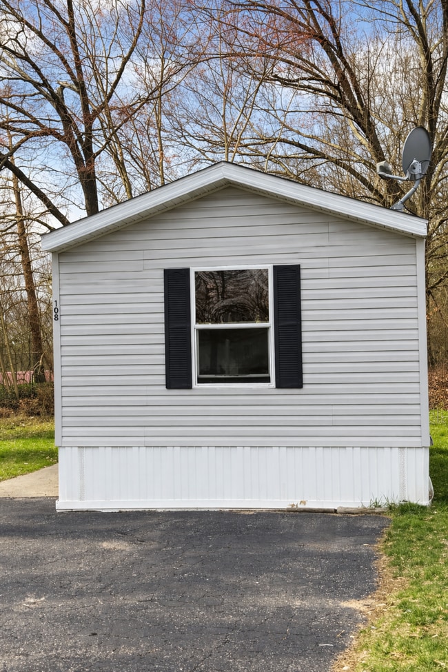 Building Photo - 108 Bridsall S. -