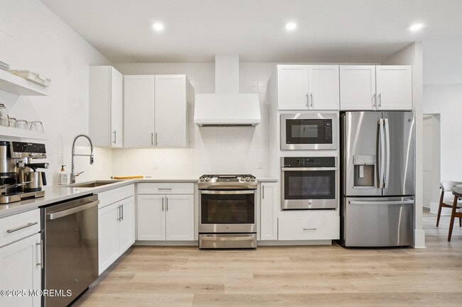 Building Photo - 218 3rd Ave Unit 102