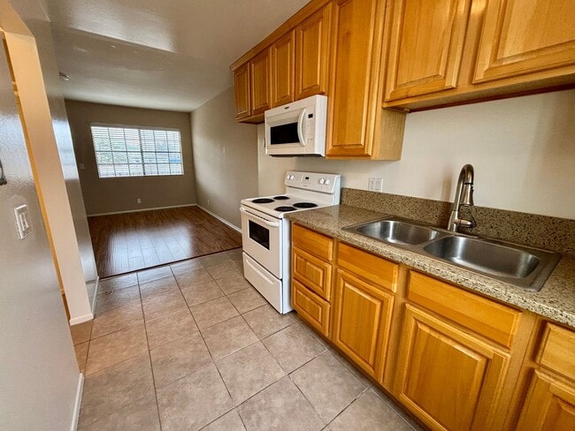 Building Photo - Bright and airy second floor studio, 1 bathroom apartment Unit 405 #G