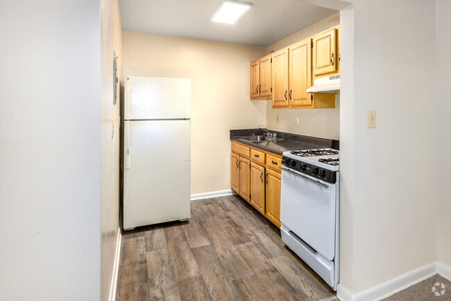 2BR, 2BA - 988SF - Kitchen