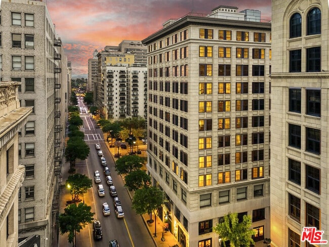 Building Photo - 460 S Spring St Unit 212