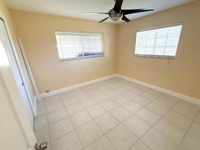 Photo - 551 SE 15th St