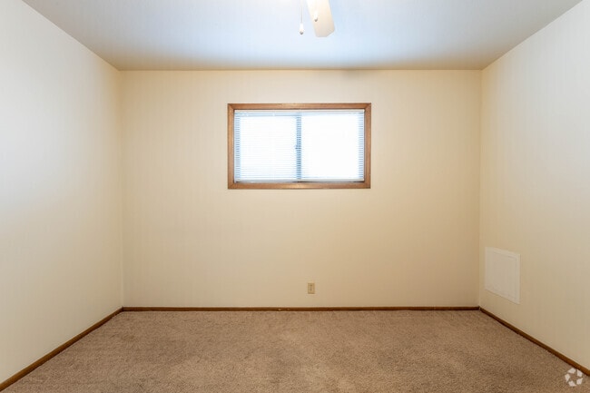1BR, 2BA - 520SF