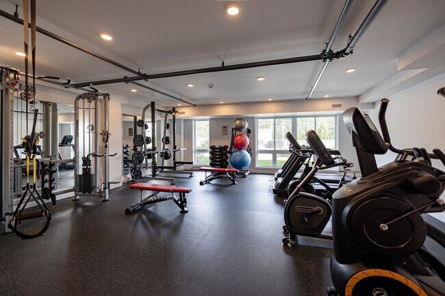 Photo - The Topaz Laval Apartments