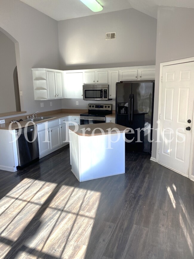 Photo - 1120 Averett Ln