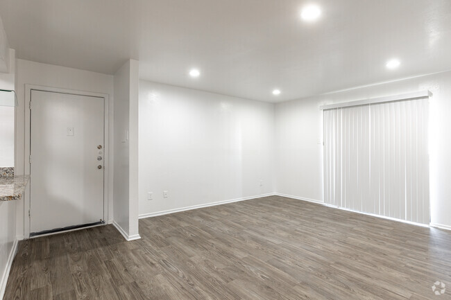 2BR, 2BA - 932SF - Living Room - The Brittany Apartments