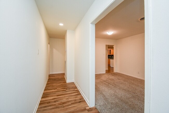 Photo - 9615 Beverly Hill St