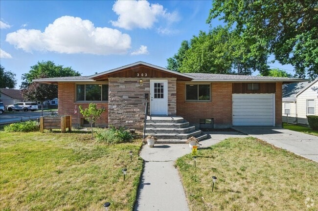 Building Photo - 303 W Pine Ave Unit #1 Rental