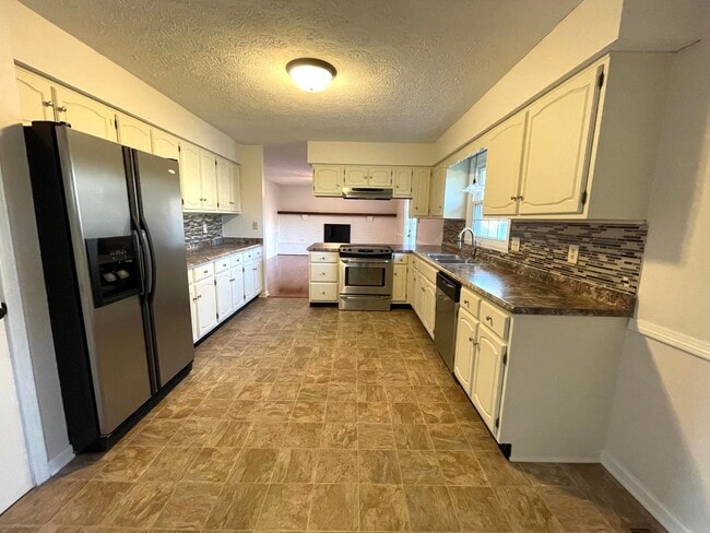 Photo - 3 Bedroom Home in Fishers with Bonus Room!